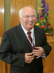 Akademischer Festakt aus Anlaß des 65. Geburtstages von Professor Dr. rer. pol. Manfred Jürgen Matschke fand am 21.06.2008 im Hörsaal der Rechts- und Staatswissenschaftlichen Fakultät in der Friedrich-Loeffler-Str. 70 statt. Akademischer Festakt aus Anlaß des 65. Geburtstages von Professor Dr. rer. pol. Manfred Jürgen Matschke fand am 21.06.2008 im Hörsaal der Rechts- und Staatswissenschaftlichen Fakultät in der Friedrich-Loeffler-Str. 70 statt.