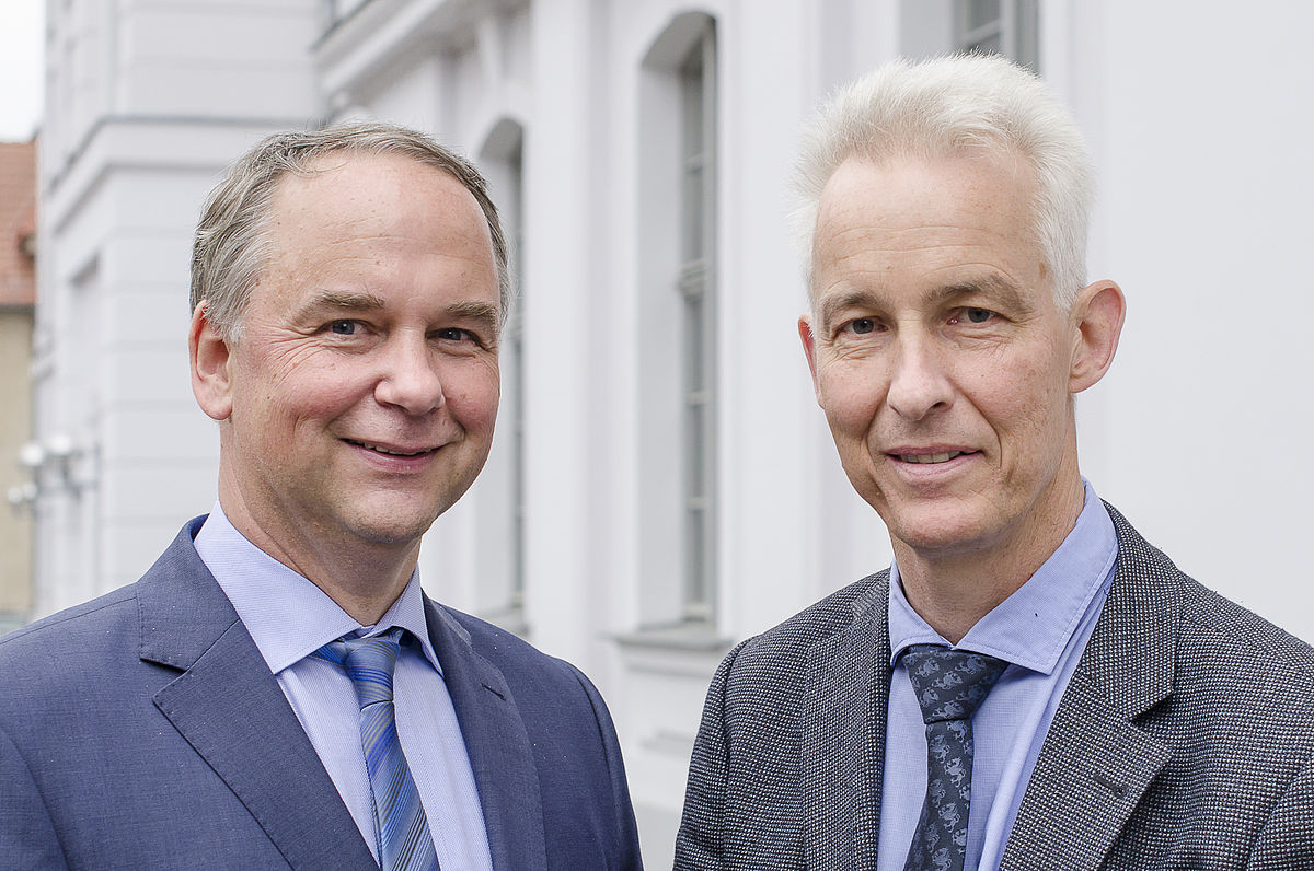 Prof. Dr. Steffen Fleßa und Prof. Dr. Walter Ried
